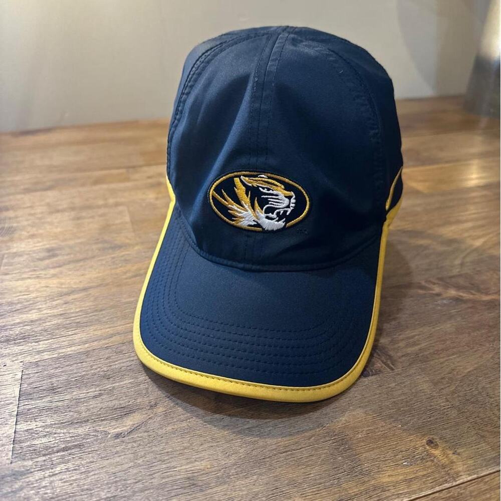 Nike Missouri Tigers black and yellow hat lightweight comfortable